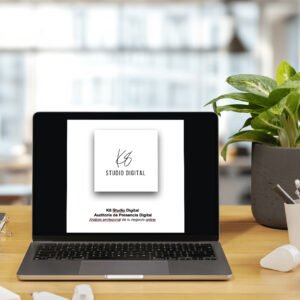laptop encima de la mesa
